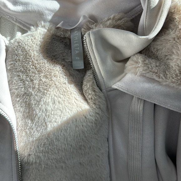 Women’s XL, ATHLETA Triumph Luxe Shine Hoodie, Worn one time - Picture 8 of 9